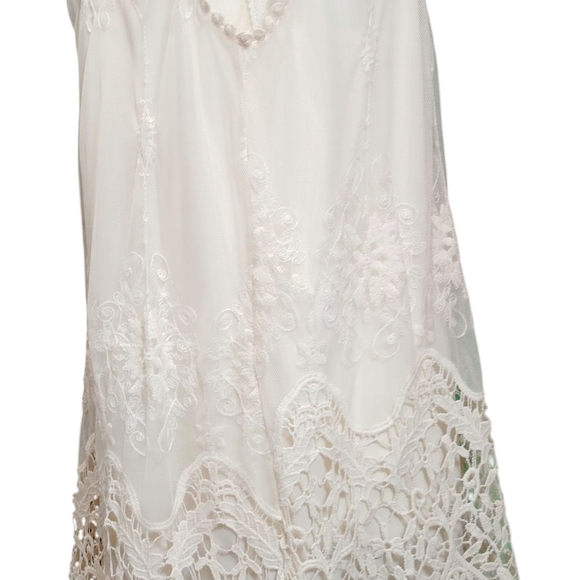 Elegant White Lace Dress - Picture 5 of 7